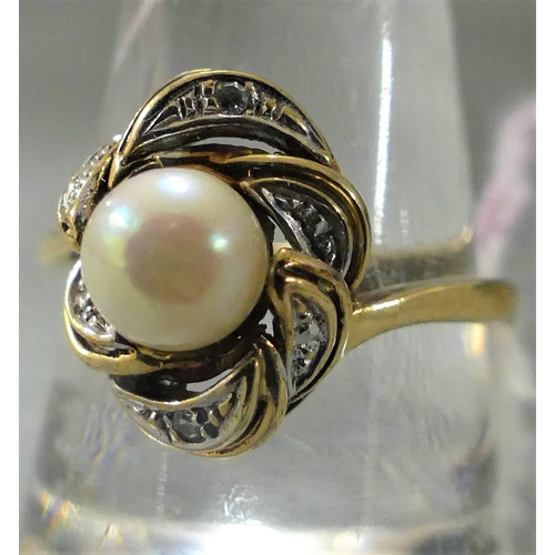 1702 - Gold Diamond Pearl Ring