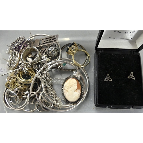 1712 - Large Lot of Silver Jewellery, Rings, Earrings, Pendants etc