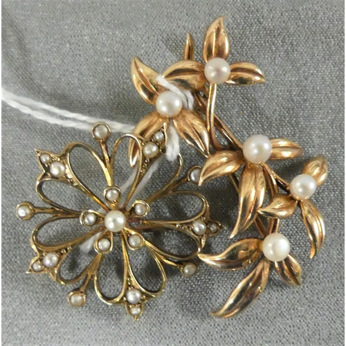 1751 - 2 x 9ct Gold Seed Pearl Brooches 8.0gms