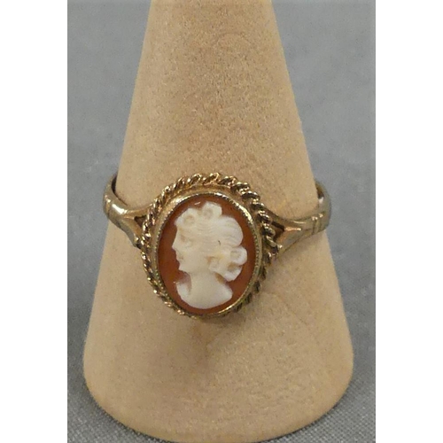 1786 - Gold Carved Cameo Ring