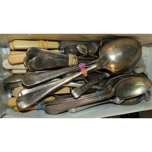 1009 - Box - Assorted Cutlery.