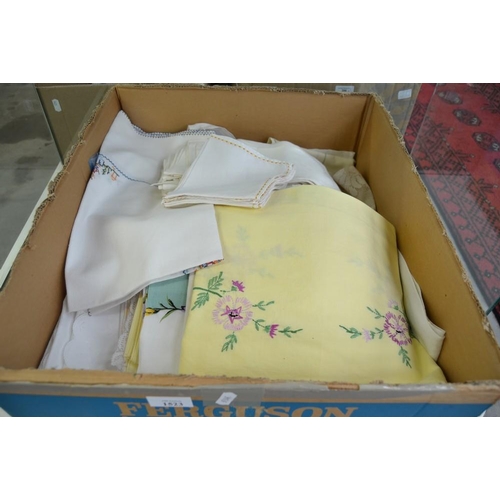 1523 - Box - Assorted Line & Napery.