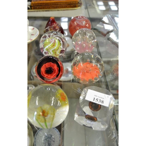 1538 - Assorted Glass & Other Paperweights.