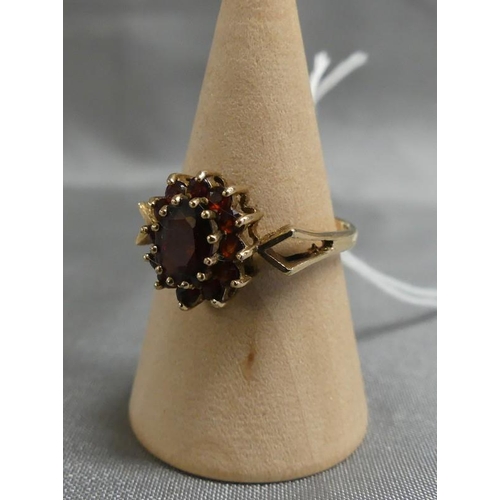 1815 - Gold Garnet Cluster Ring - Size N 1/2.