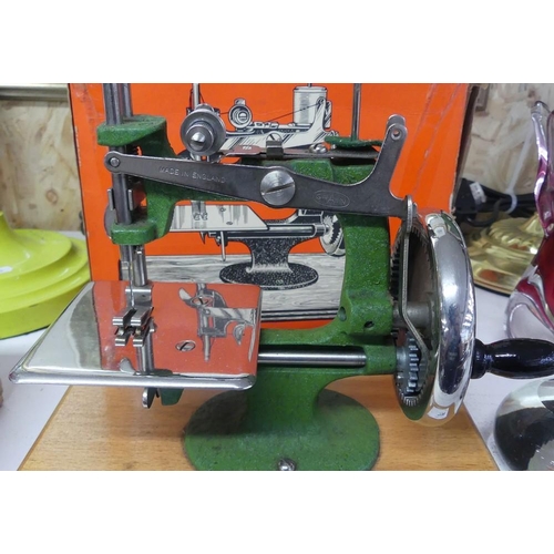 700 - Grain Vintage Sewing Machine.