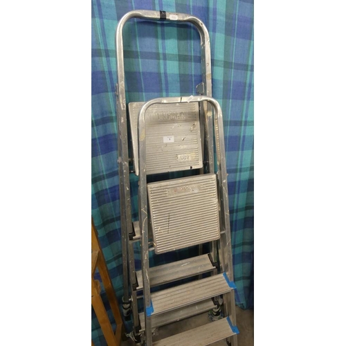 9 - 2 Sets Of Metal Steps