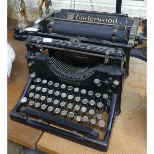 1383 - Vintage Underwood Typewriter.