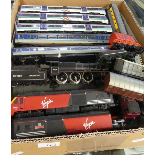 1434 - Box - OO Gauge Railway Carriages & Locomotives.