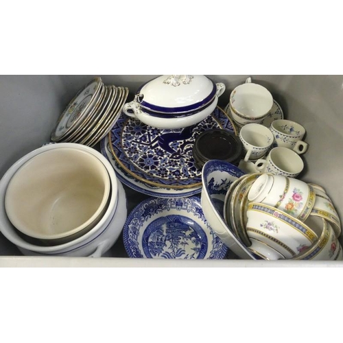 1442 - Box - Part Teasets & Dinnerware.