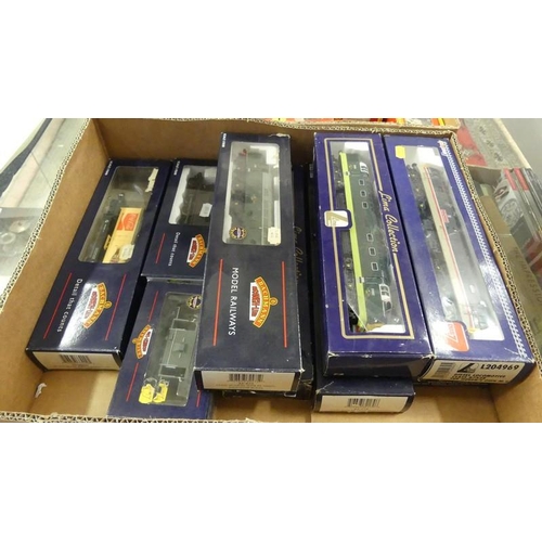 1468 - Box - Bachmann & Lima OO Gauge Railway Models.