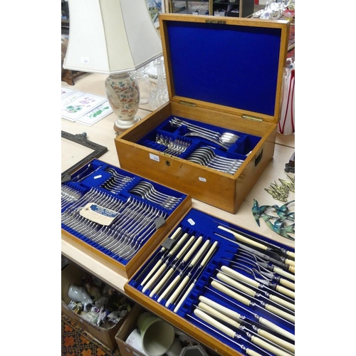 1510 - Oak Cased Canteen of Silver Plated Cutlery.