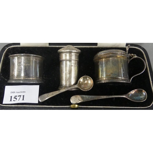 1571 - Birmingham Cased Silver Condiment Set.