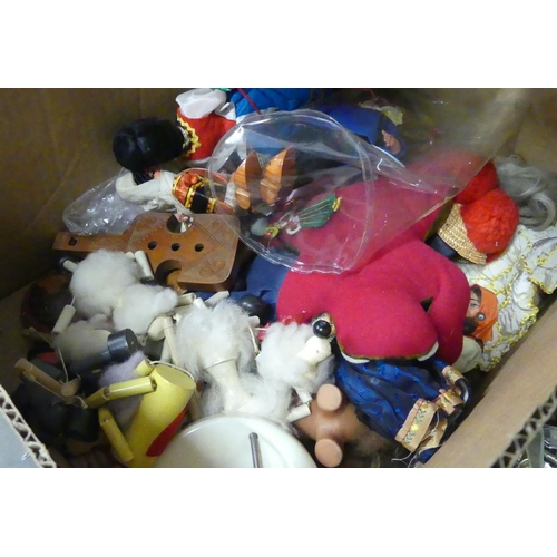 1019 - Box - Vintage Souvenir Dolls & Toys.