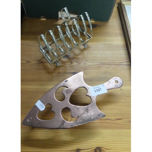 1107 - Silverplated 6 Division Toast Rack & Copper Trivet.