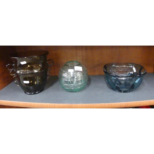 1266 - Three Pieces of Art Glass (Bowls & Vases).