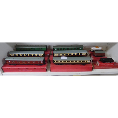 816 - Assorted Hornby Dublo Railway Carriages.