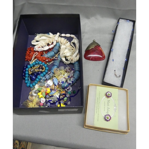 887 - Box - Assorted Costume Jewellery.