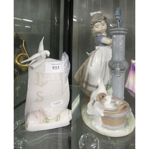 933 - Lladro Porcelain Figurine & Society Plaque.