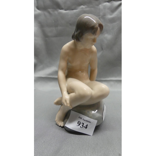 934 - Royal Copenhagen Figurine 4027.