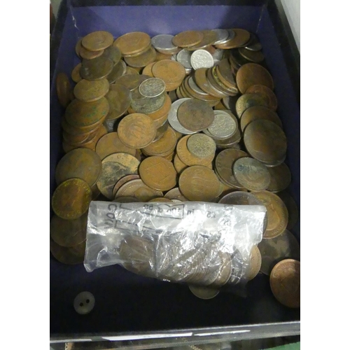 979 - Box - Assorted Copper & White Metal Coins.