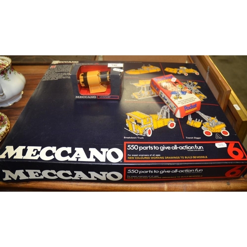 746 - Vintage Meccano Set.