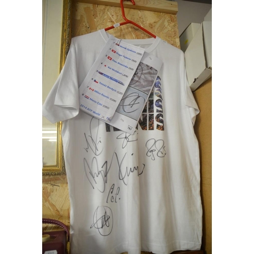 783 - T-Shirt Signed by Tennis Stars (Djokovic, Federer, Berdych)