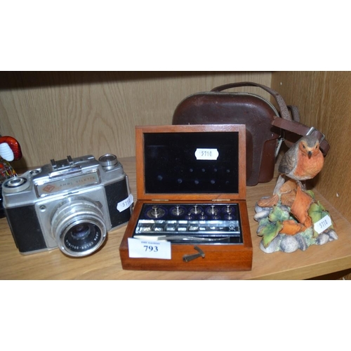 793 - Box Set Of Weights, Vintage Camera & Border Fine Arts Robin.