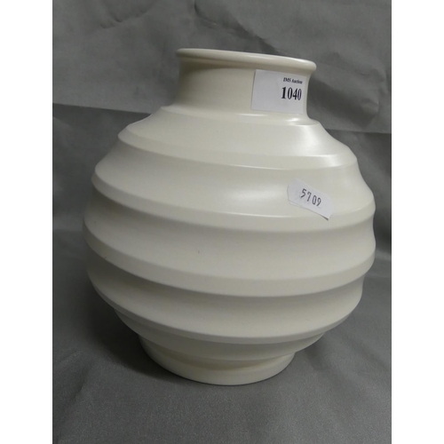 1040 - Wedgwood Keith Murray Cream Self Coloured Globular Shaped Vase, approx 19cm tall.