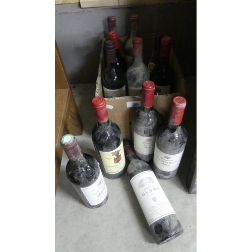 1579 - Box - Assorted Vintage Wines - Penfolds Bin 128 Shiraz, Chateau Richotey, Chateau la Clotte 1964.