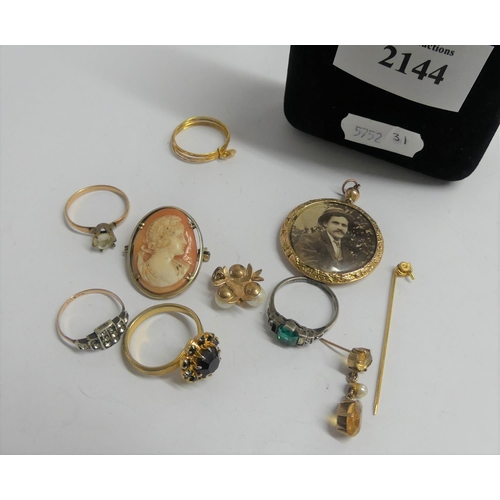 2144 - Mixed Cameo & Brooches & Rings