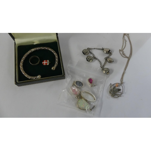 2161G - Box - Costume Jewellery & Pendants.