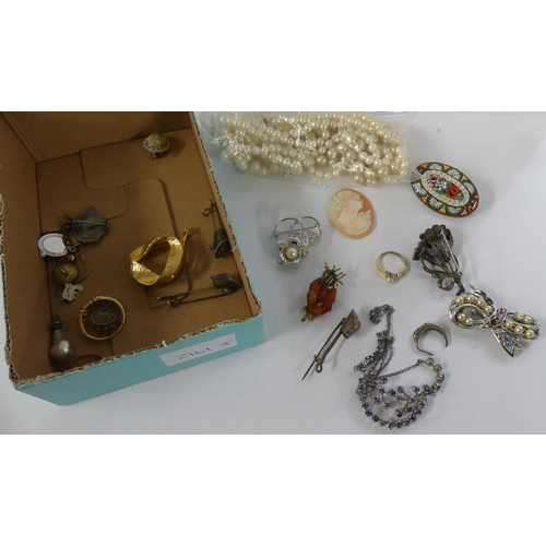 2161J - Box - Assorted Costume Jewellery.