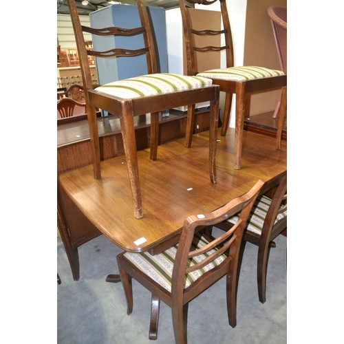 2237 - Mahogany Extending Dining Table, 4 Chairs & Sideboard.