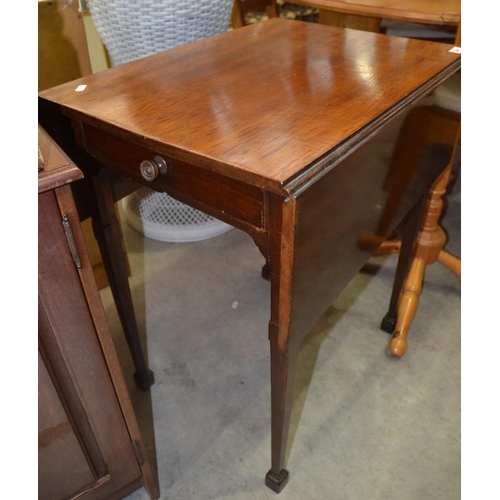 2287 - Edwardian Mahogany Pembroke Table.