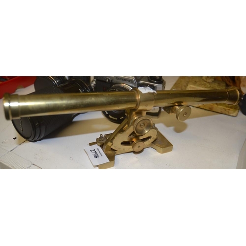 2798 - Brass Telescope.