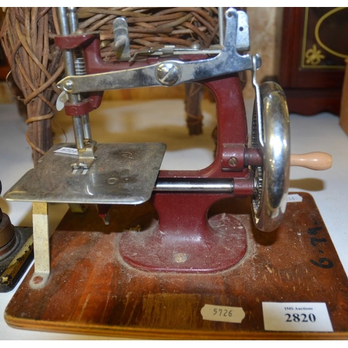 2820 - Vintage Toy Sewing Machine.