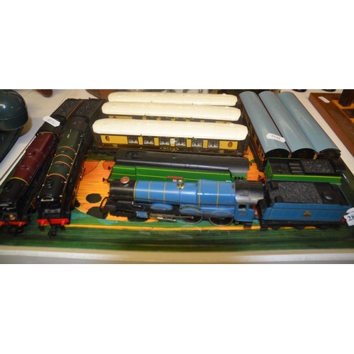 2831 - Tray - OO Locomotives, Tenders & Carriages.