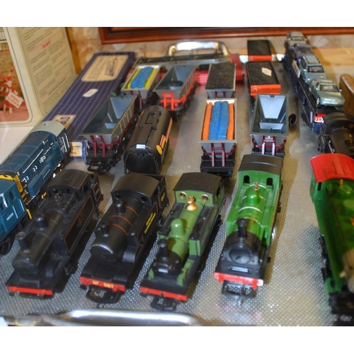 2836 - Tray - OO Locomotives, Goods Wagons, etc