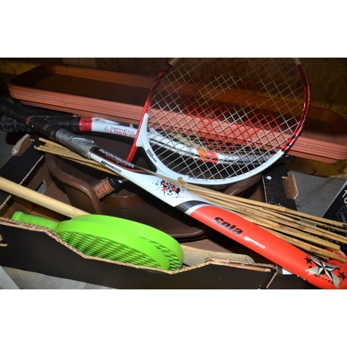 2886 - Tennis Racquets, Hockey Stick etc