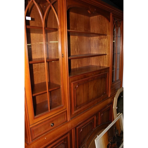 3385 - Large Cherrywood Lounge Unit.