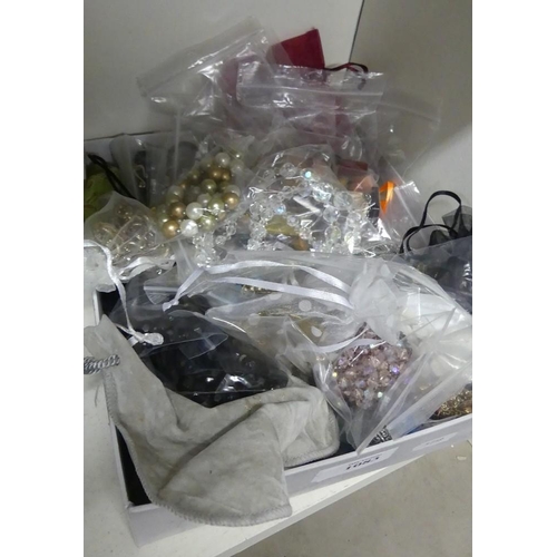 1083 - Box - Assorted Costume Jewellery.