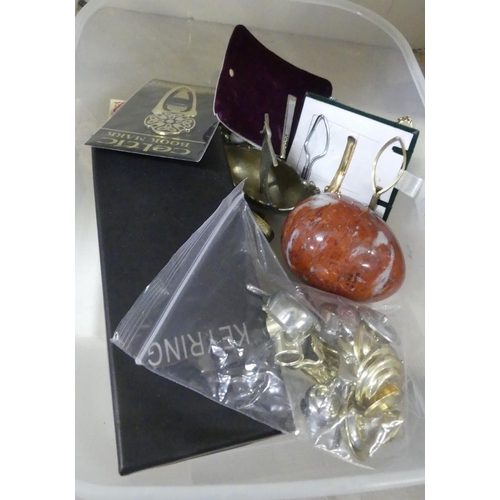 1103 - Box - Keyrings, Marble Egg, Tie Pins, etc