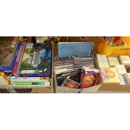 286 - 3 Boxes - Jigsaw Puzzles, Single Records & Ornaments