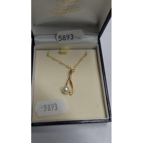 2164 - 9ct Gold Pearl Mounted Pendant & Chain, weighing approx 2.2g.