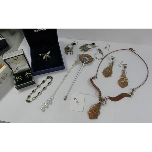 2211 - Box - Assorted Costume Jewellery.