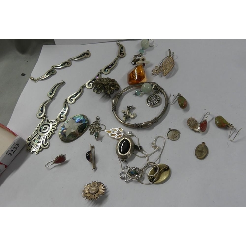 2233 - Lot of Silver Jewellery etc