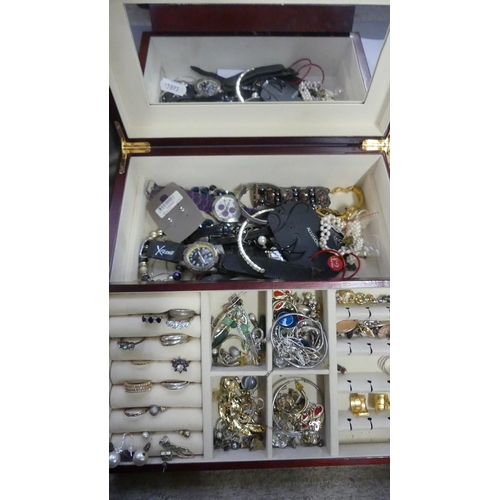 2266 - Box of Assorted Costume Jewellery.