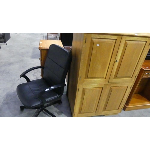 3104 - Oak Cabinet & Computer Chair