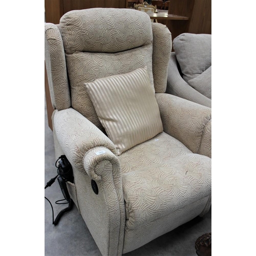 3125 - Fabric Riser Recliner