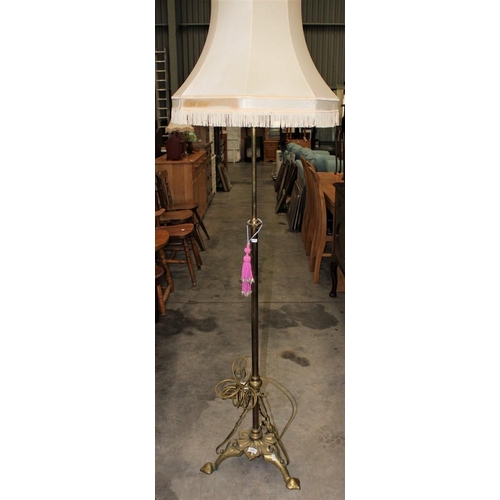 3132 - Brass Rise & Fall Lamp & Shade